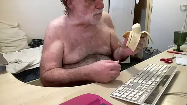 Snapshot of coach-karl chatting on 20, 7, 2026 coach-karl online show from 20, 7, 2026