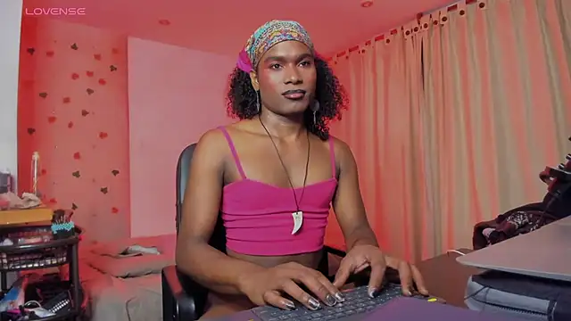 Snapshot of LaGoldenBitch chatting on 30, 5, 2026 LaGoldenBitch online show from 30, 5, 2026