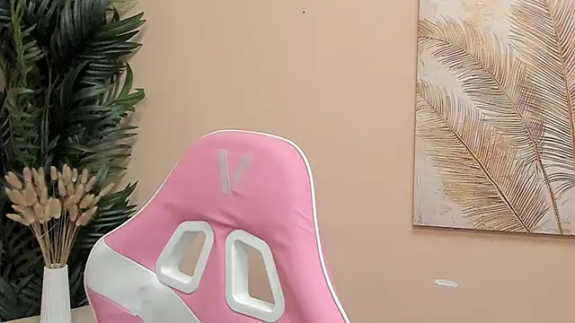 TawnyOkane online show from 13, 11, 2025