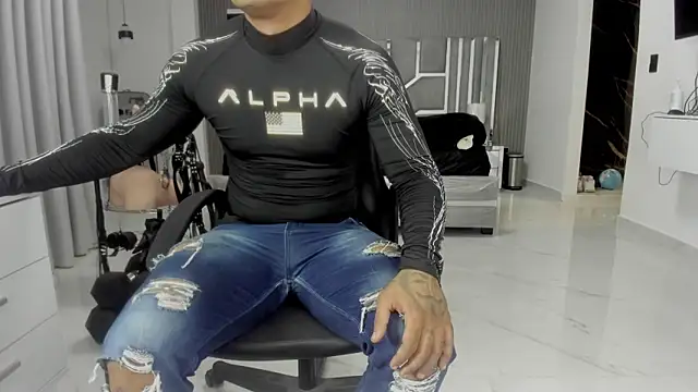 Snapshot of master_leather chatting on 30, 6, 2026 master leather online show from 30, 6, 2026