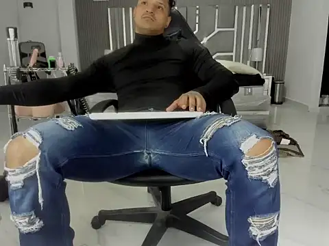 Snapshot of master_leather chatting on 30, 6, 2026 master leather online show from 30, 6, 2026