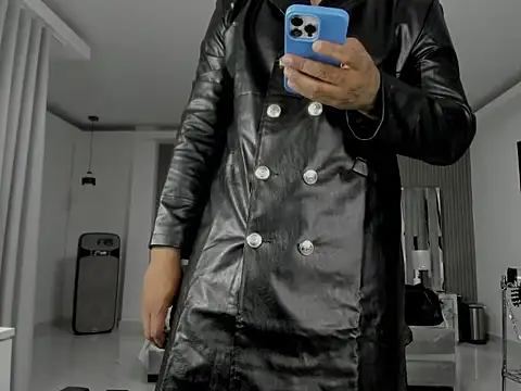 Snapshot of master_leather chatting on 18, 7, 2026 master leather online show from 18, 7, 2026