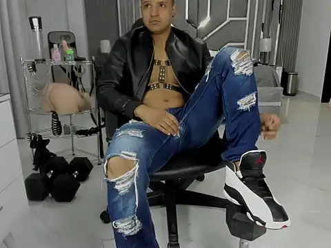 Snapshot of master_leather chatting on 11, 7, 2026 master leather online show from 11, 7, 2026