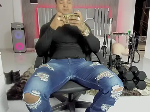 Snapshot of master_leather chatting on 31, 5, 2026 master leather online show from 31, 5, 2026