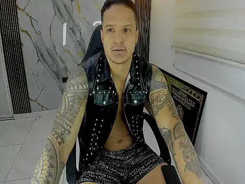 Snapshot of master_leather chatting on 27, 4, 2026 master leather online show from 27, 4, 2026