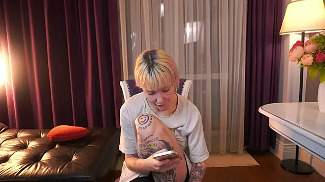 IsauraGarratt online show from 30, 11, 2025