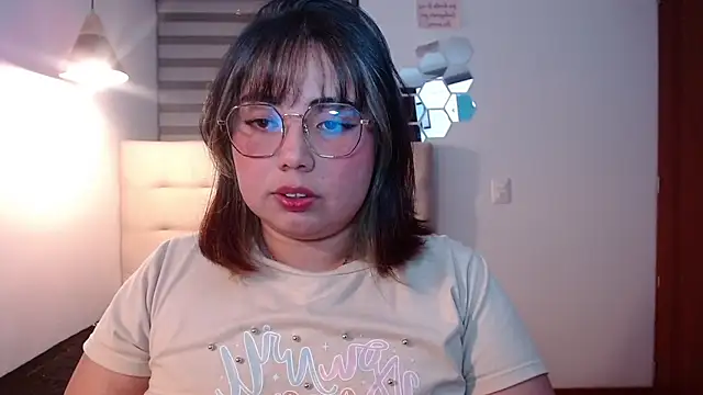 YiniBelle online show from 20, 11, 2025