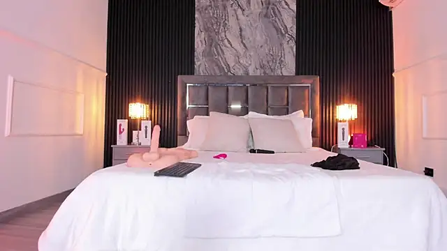 Laureenwells online show from 21, 4, 2026