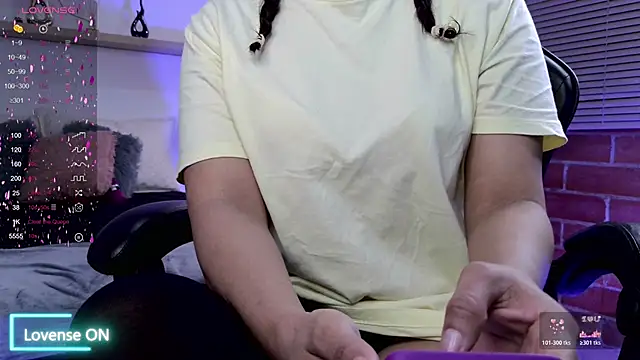 Amelia-Voss online show from 19, 11, 2025