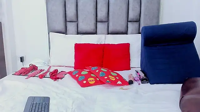 sarahhernandez online show from 18, 12, 2025