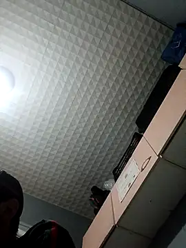 hotguy71000 online show from 5, 12, 2025