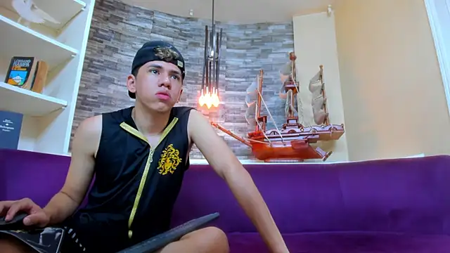 Snapshot of Boys_Pranks chatting on 21, 11, 2025 Boys Pranks online show from 21, 11, 2025