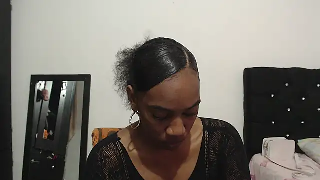 AishaOwens online show from 5, 12, 2025