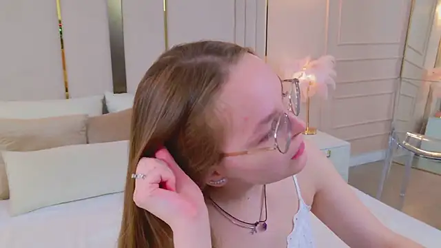 MadisonSmitt online show from 17, 4, 2026