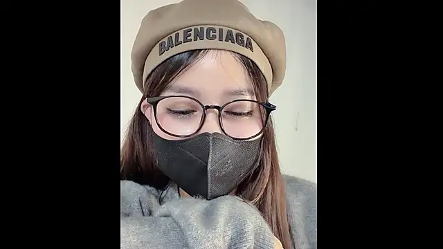 Snapshot of MiCandy-Lovee chatting on 18, 11, 2025 MiCandy-Lovee online show from 18, 11, 2025