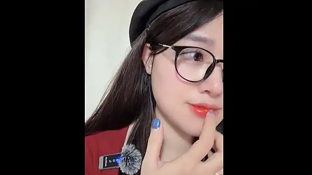 Snapshot of MiCandy-Lovee chatting on 24, 11, 2025 MiCandy-Lovee online show from 24, 11, 2025