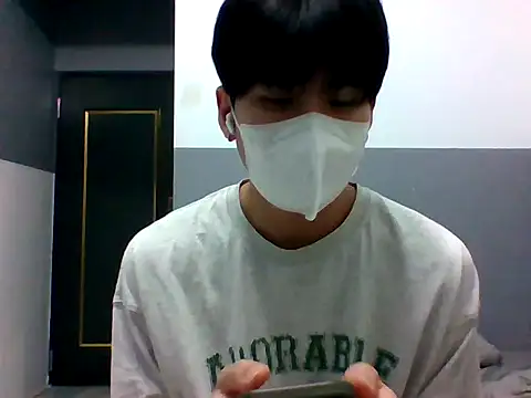 Snapshot of xunyuuu chatting on 5, 12, 2025 xunyuuu online show from 5, 12, 2025