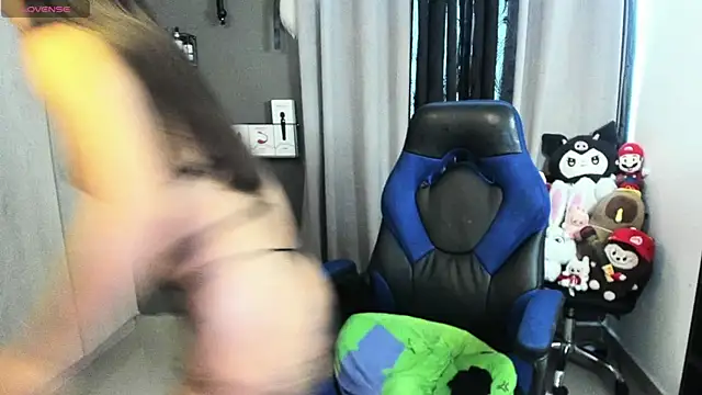 Charlott  V online show from 13, 4, 2026