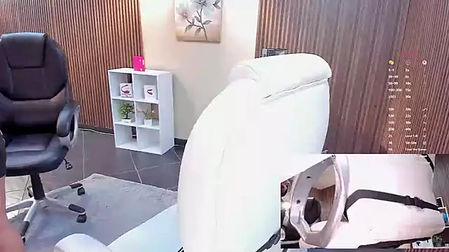 Snapshot of ElliSmith chatting on 24, 11, 2025 ElliSmith online show from 24, 11, 2025