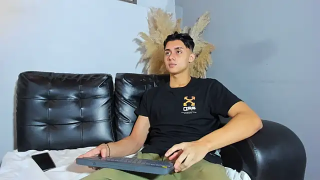 ZeusBrant online show from 7, 4, 2026