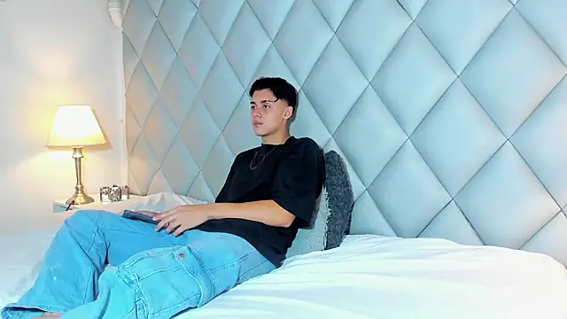 ZeusBrant online show from 7, 3, 2026