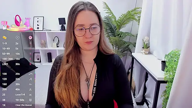EmmaBloomm online show from 4, 12, 2025