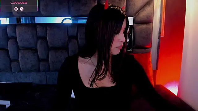 IssaJones  online show from 17, 4, 2026