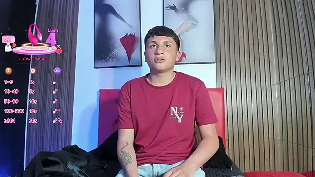 Snapshot of Sweet_Smiith chatting on 4, 12, 2025 Sweet Smiith online show from 4, 12, 2025