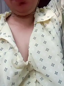 Snapshot of isha_sharma2002 chatting on 19, 11, 2025 isha sharma2002 online show from 19, 11, 2025