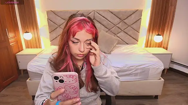 Laracooper  online show from 9, 2, 2026