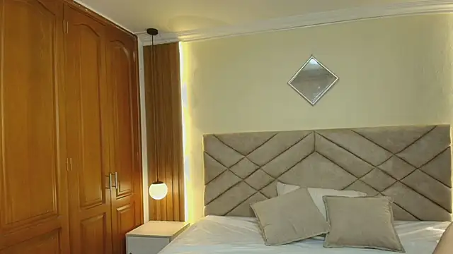 Laracooper  online show from 5, 2, 2026