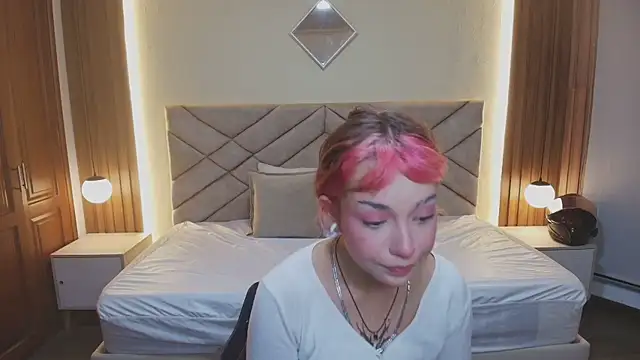 Laracooper  online show from 21, 2, 2026