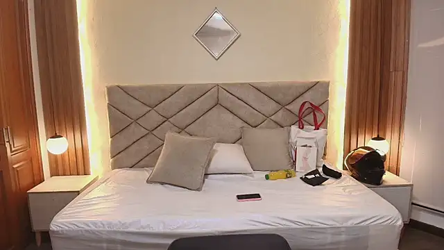 Laracooper  online show from 27, 2, 2026