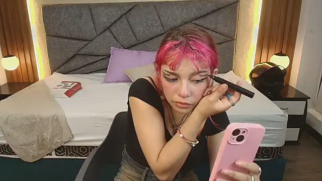 Laracooper  online show from 5, 3, 2026