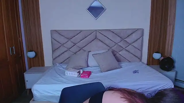 Laracooper  online show from 16, 3, 2026