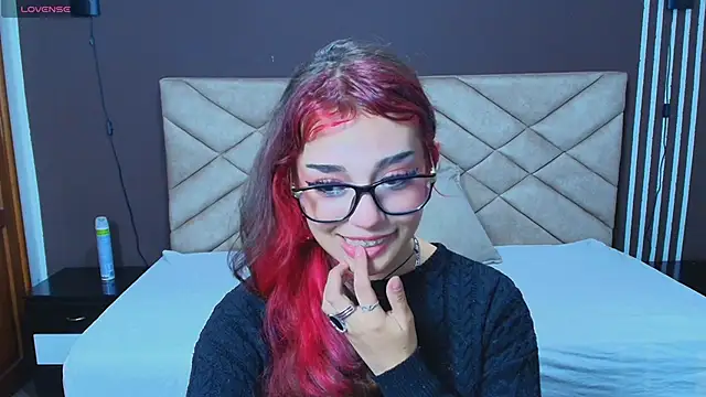 Laracooper  online show from 17, 11, 2025