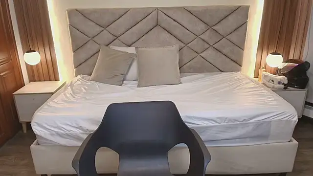 Laracooper  online show from 28, 2, 2026