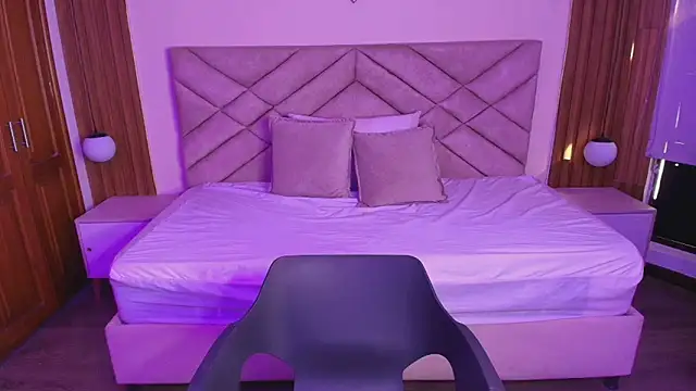 Laracooper  online show from 19, 3, 2026