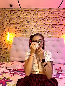 MelanyyJhonson15 online show from 28, 11, 2025