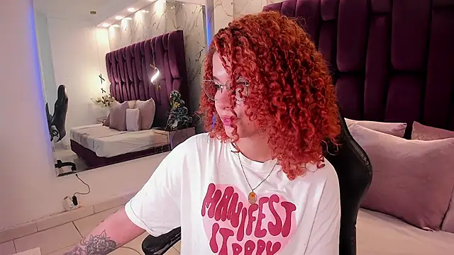 Snapshot of avrilwaynee chatting on 2, 12, 2025 avrilwaynee online show from 2, 12, 2025