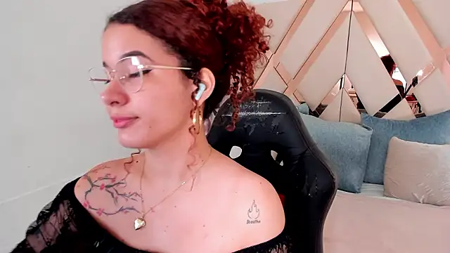 avrilwaynee online show from 13, 2, 2026