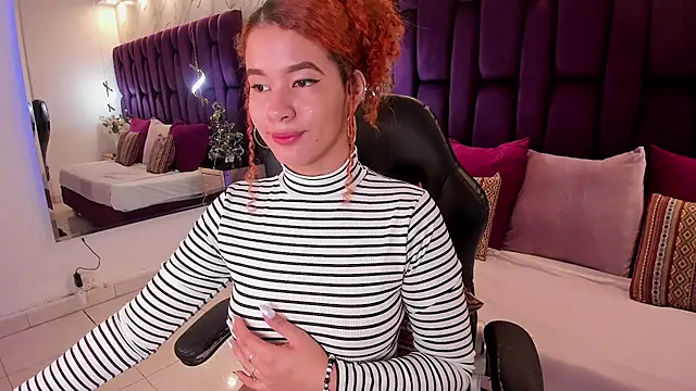 Snapshot of avrilwaynee chatting on 28, 11, 2025 avrilwaynee online show from 28, 11, 2025