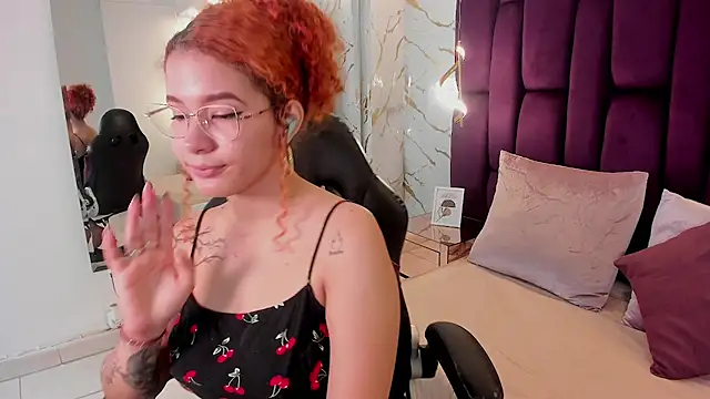 Snapshot of avrilwaynee chatting on 18, 11, 2025 avrilwaynee online show from 18, 11, 2025