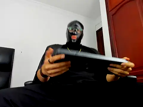 Snapshot of belialcrow666 chatting on 13, 11, 2025 belialcrow666 online show from 13, 11, 2025