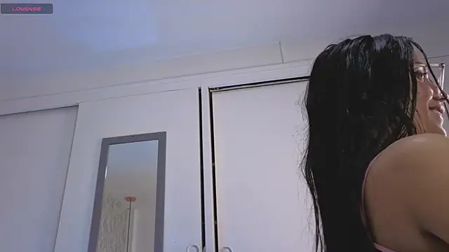 Sasha Wolff online show from 15, 4, 2026