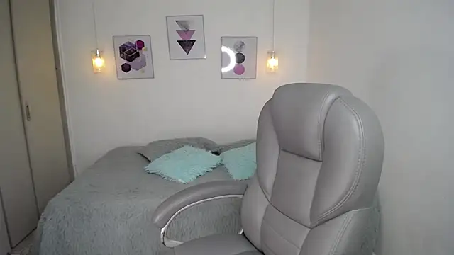 selene rouse  online show from 21, 4, 2026