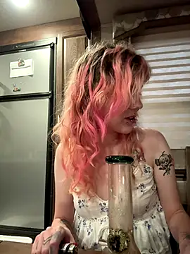 needlefaceUwU online show from 15, 11, 2025