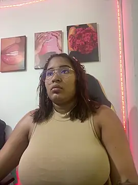 Snapshot of morena-2025 chatting on 28, 4, 2026 morena-2025 online show from 28, 4, 2026