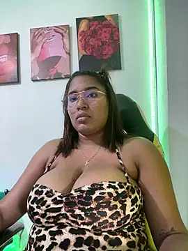Snapshot of morena-2025 chatting on 25, 4, 2026 morena-2025 online show from 25, 4, 2026