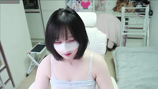 kimhyeona2005 online show from 24, 4, 2026